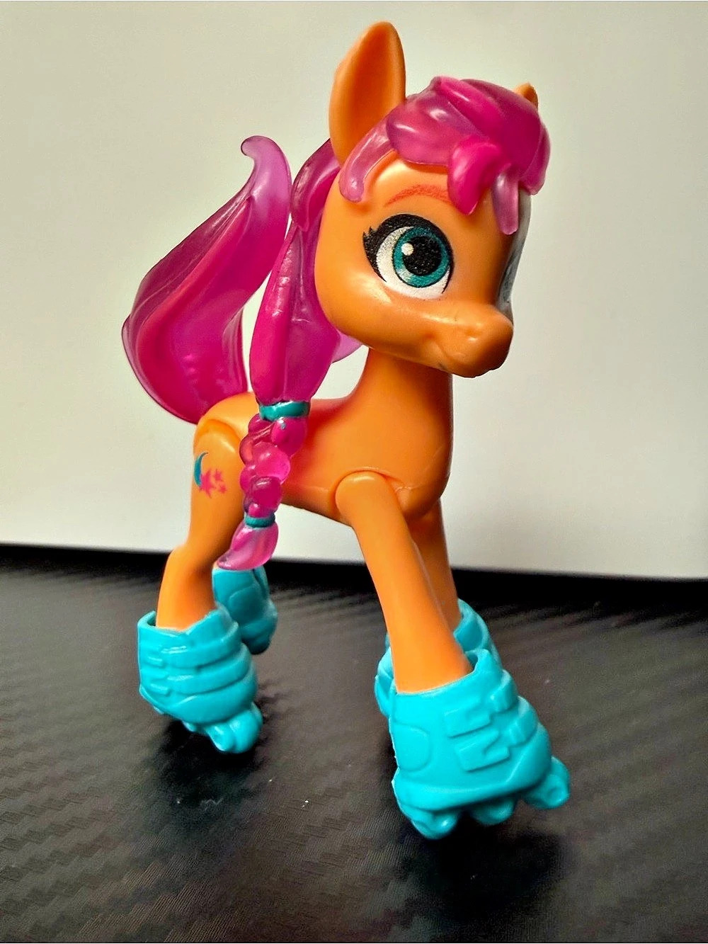 Hasbro My Little Pony Crystal Adventure Sunny Starscout Figure